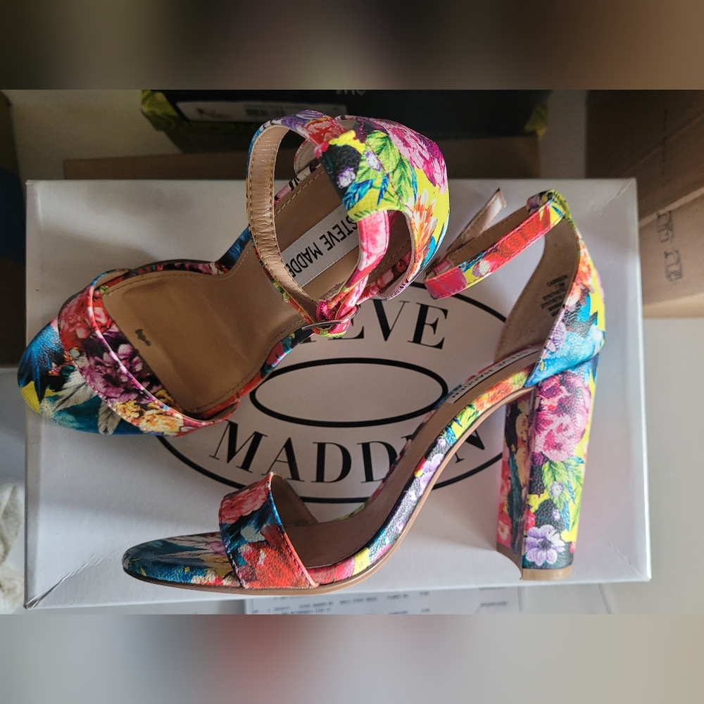 Steve Madden Carrson Pink Multicolor Floral-V Ankle Strap Dress Sandal Size 7.5
